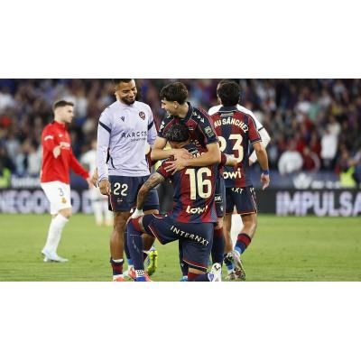 El Levante sobrevive, el Mallorca se hunde