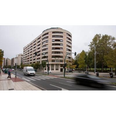 Nuevo carril bici en una de las principales arterias de un barrio de Pamplona