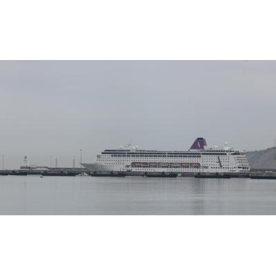 Atraca en Getxo el crucero Ambition, afectado por un brote de gastroenteritis