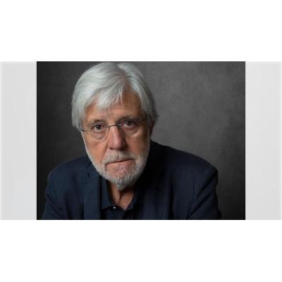 Eloy Sánchez Rosillo, en Pamplona: "He intentado que mis poemas fueran como la vida: vivos y coleando"