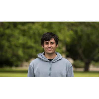 Roberto Zurbano, joven agricultor: "La maquinaria está muy cara, sin ayudas es imposible comprar algo"
