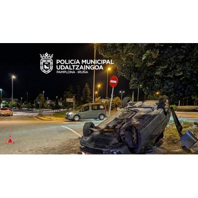 Un conductor es trasladado al hospital tras sufrir un accidente en el polígono de Agustinos y dar positivo en alcohol