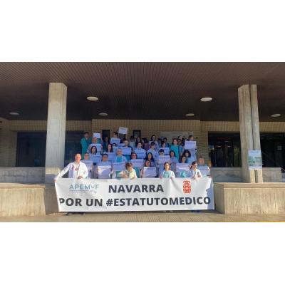 Concentración médica en Tudela durante la huelga
