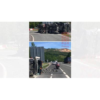 Herido el conductor de un camión accidentado en Baztan