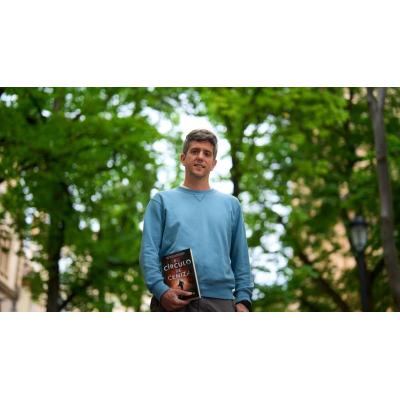 Javier Lerín, escritor: "Cuando cierras el portátil tras escribir escenas duras, te quedas un rato mal"