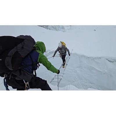 Vídeo con el paso de una grieta en la Cascada de Hielo del Khumbu