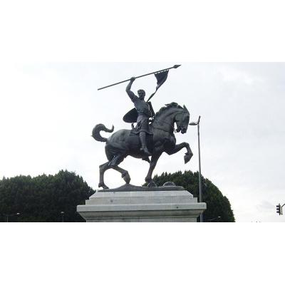 ¿Quién fue el rey poeta con el que el Partido Andalusí quiere sustituir al Cid en Sevilla?