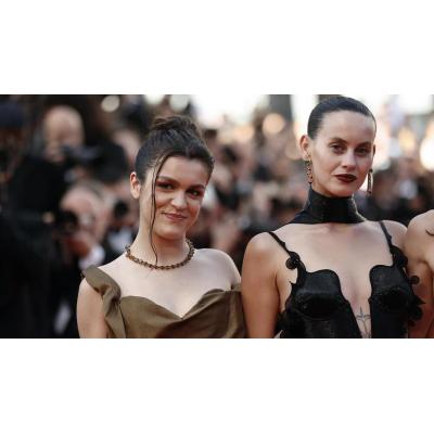 Amaia, en la alfombra roja de Cannes con Almodóvar y el elenco de 'Amarga Navidad'
