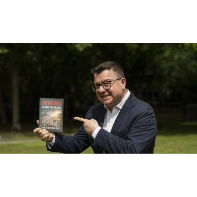 Carlos Medrano Sola, consultor, economista y escritor: "¿Radical? Significa ir a la raíz de las cosas. Pues sí, soy radical?"