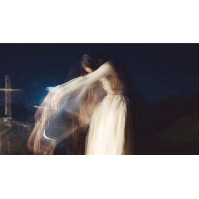 La artista donostiarra Sara Zozaya actúa este jueves en la Plaza de la Virgen de la O
