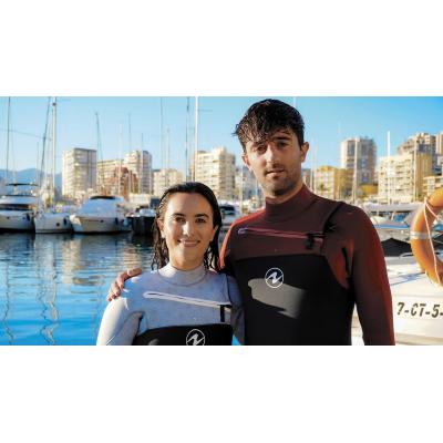 Dos navarros buscan voluntarios para limpiar el mar de Calpe