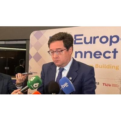 Óscar López afirma que "confía, cree y defiende" a Zapatero e insiste en la presunción de inocencia