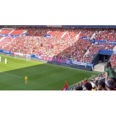 Vídeo: La afición rojilla se vuelca con el equipo en el entrenamiento en El Sadar