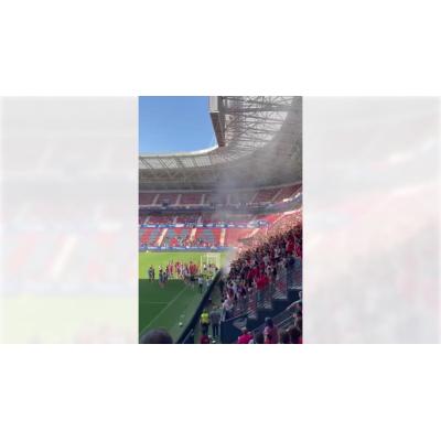 Vídeo de la despedida del equipo tras el entrenamiento con aficionados