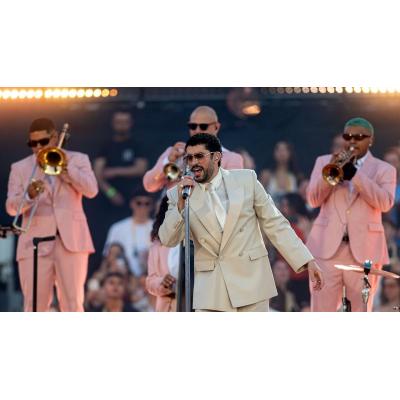 El reguetón y la salsa toman Barcelona en el desembarco de Bad Bunny en Europa
