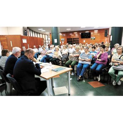 Los jubilados dan un 'sí' unánime a las condiciones de cesión de su sede