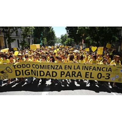 Educadores infantiles de toda España se manifiestan en Madrid para exigir unas "condiciones dignas"