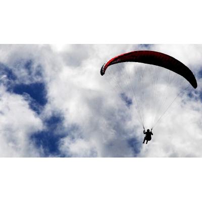Muere un hombre tras caer desde un parapente en Caudete (Albacete)