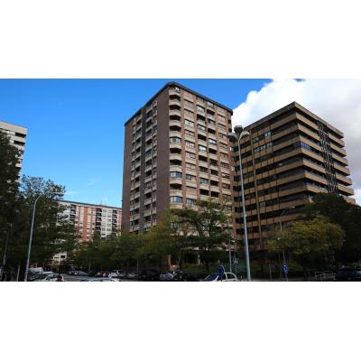 "Nos piden adelantar cuatro mensualidades para alquilar un piso de estudiantes en Iturrama. ¿Es eso legal?"
