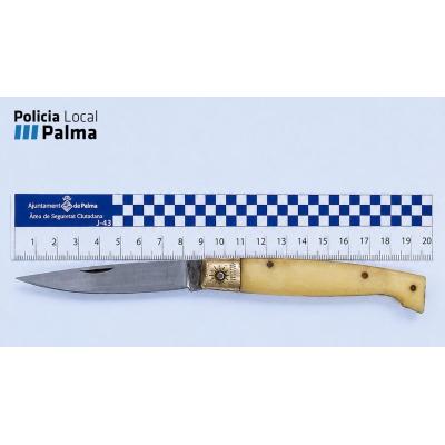 Detenido por encerrar con un candado a sus tres compañeros de piso tras amenazarles con una navaja