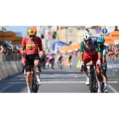 Fredrik Dversnes se impone desde la fuga en un día heroico para los cuatro escapados