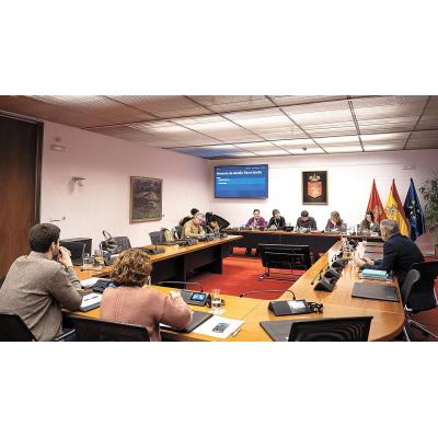 La nueva equipación del Athletic o el cierre de las piscinas de Larrabide, este lunes en la Mesa y Junta de Portavoces