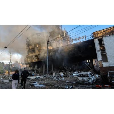 Uno de los ataques rusos más potentes contra Kiev deja al menos cuatro muertos y más de 100 heridos