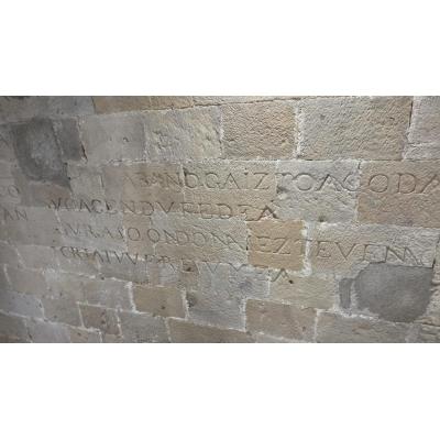 Hallan un grabado en euskera del siglo XVII en la iglesia de Alsasua