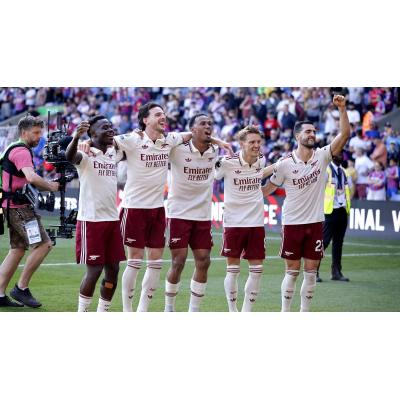 Merino vuelve a tiempo para alzar la Premier