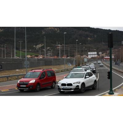 Herida una mujer de 39 años en una colisión entre dos vehículos en la PA-30 en Artica
