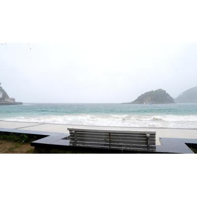 Fallece un hombre tras ser rescatado del agua en la playa donostiarra de Ondarreta