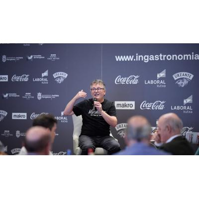 El 'show' del chef Andoni Luis Aduriz: "¿Sabéis por qué Tudela es tan importante? Porque está al lado de Fitero"
