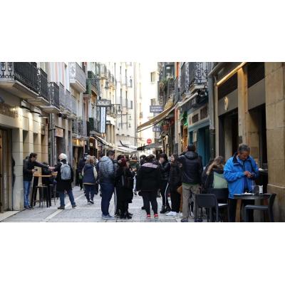 Casco Viejo: 41 bares renuncian a la música nocturna para no poner doble puerta