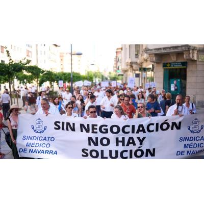 Manifestación de médicos en Pamplona: "Estas son las manos que te cuidan"