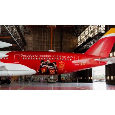 Y tras la lista de De la Fuente llega el turno del avión de La Roja