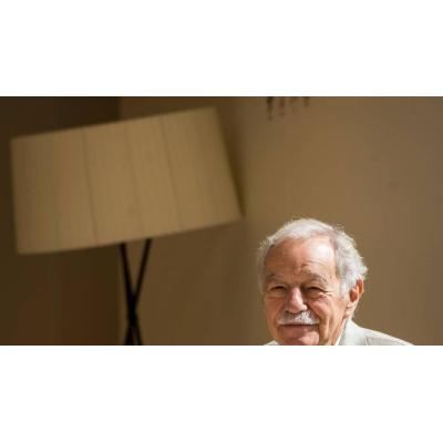 No hay quien quite a Eduardo Mendoza de la lista de libros más vendidos