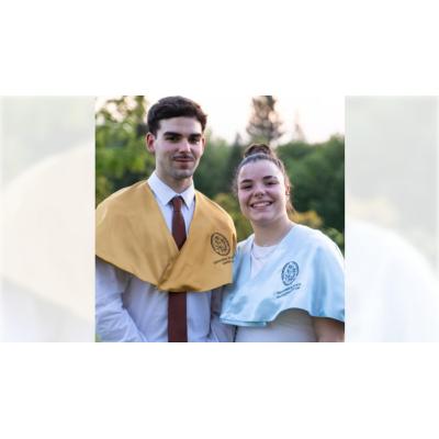 Los dos hermanos mellizos que se han graduado el mismo día en la Universidad de Navarra