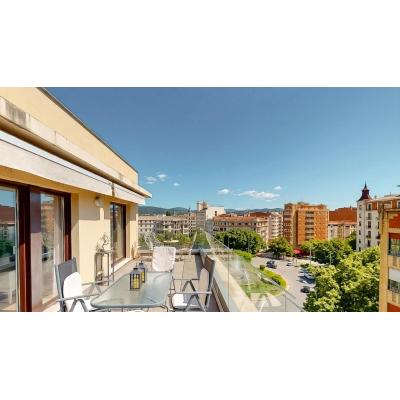 Un exclusivo ático dúplex con dos terrazas para disfrutar del sol durante todo el día en pleno centro de Pamplona