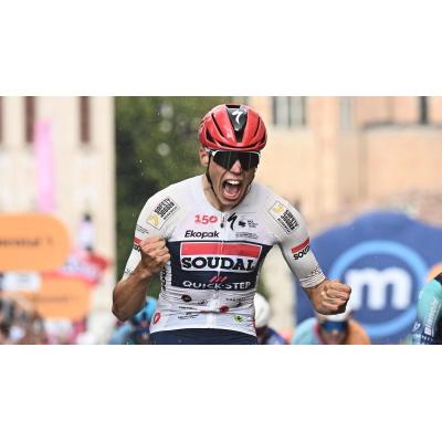 Paul Magnier sorprende al esprint tras el Ca' del Poggio y Vingegaard sigue de rosa