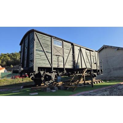 Una ruta alternativa por la foz de Lumbier que esconde un vagón de tren