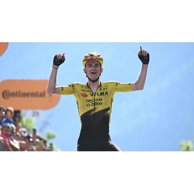 Kuss se impone en la etapa reina de los Dolomitas y Vingegaard afianza su liderato