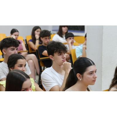 Escolares de la ESO se interesan por cómo afrontan los jubilados su nueva etapa vital