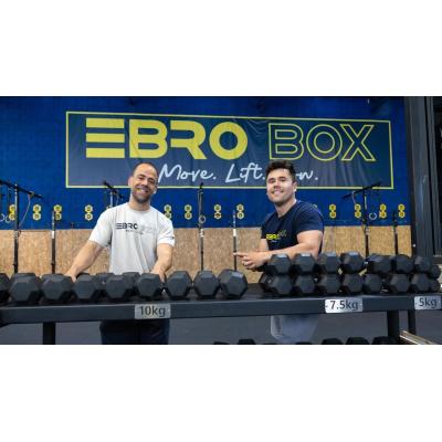 Ebro Box, el proyecto de dos navarros que convierte el entrenamiento en comunidad