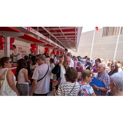 Fotos del primer día de apertura de la Tómbola de Cáritas 2026