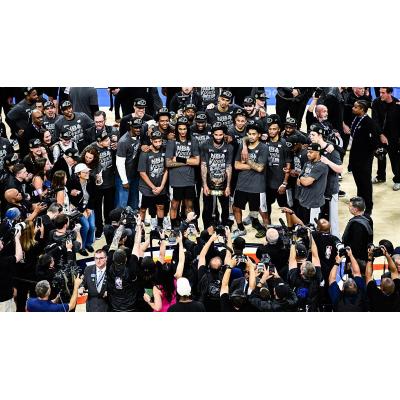 Los Spurs derrocan al campeón y se citan con los Nicks en la pelea por el anillo