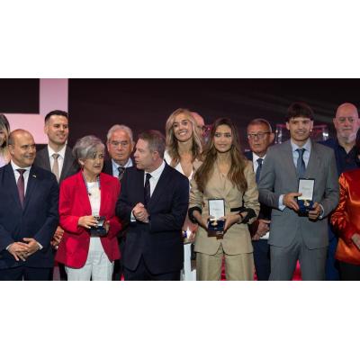 Una emocionada Sara Carbonero brinda su Medalla de Oro a la memoria de su madre: "Nada muere si no se olvida"