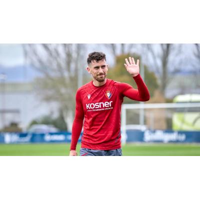 Kike Barja renueva con Osasuna hasta 2028