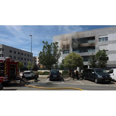 Un incendio afecta a una vivienda en Zizur y desalojan todo el bloque de dieciséis pisos