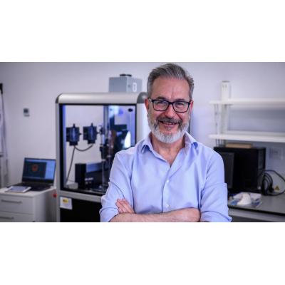 Fabrican un recubrimiento más resistente para implantes óseos impresos en 3D