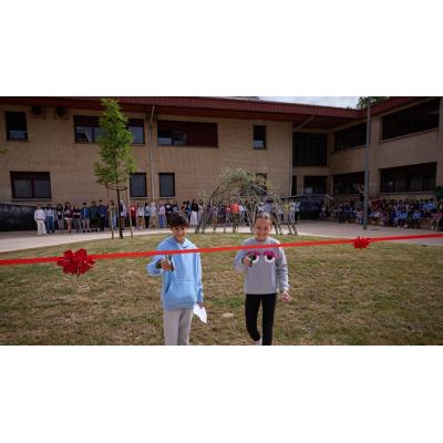 El CPEIP Iturrama renueva su patio con naturaleza